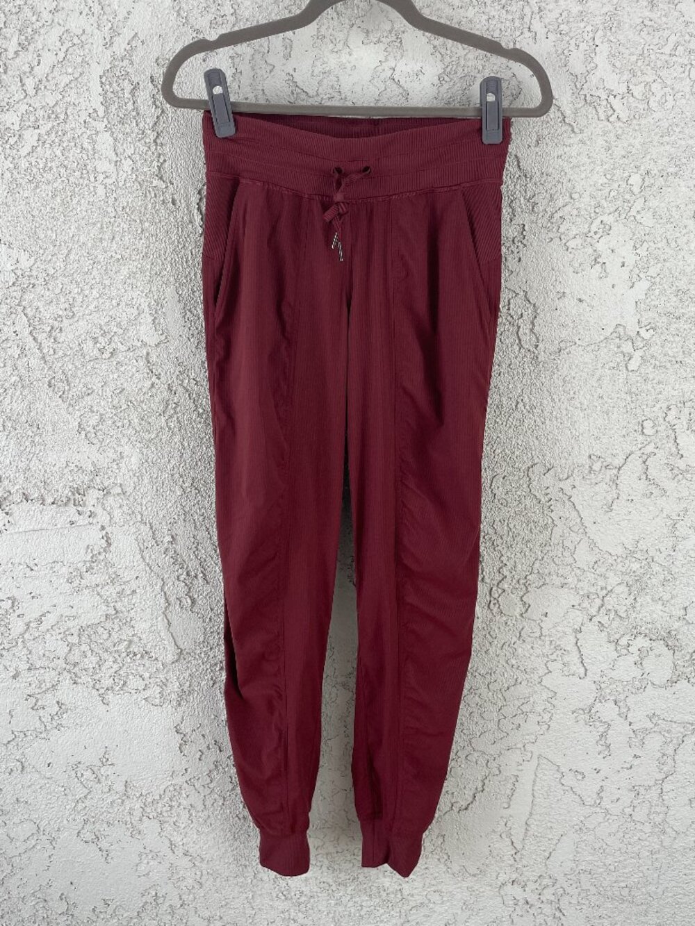lululemon Dance Studio Jogger Pants Maroon Pinstripe Textured Ribbed Size 4